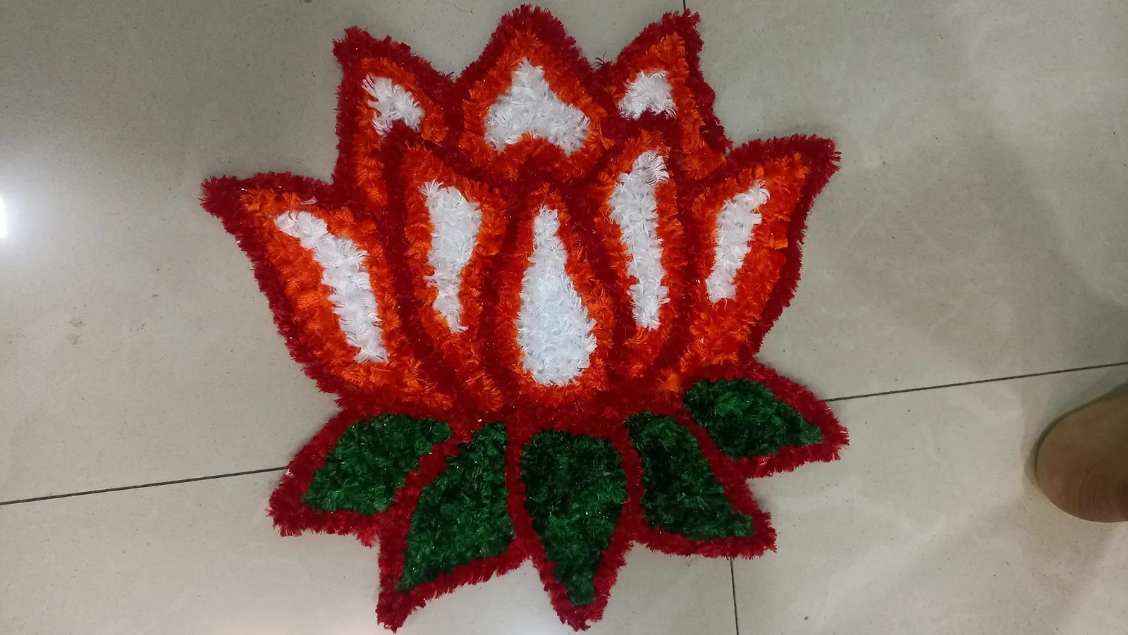 Lotus Woolen Rangoli Mat – Orange & Red